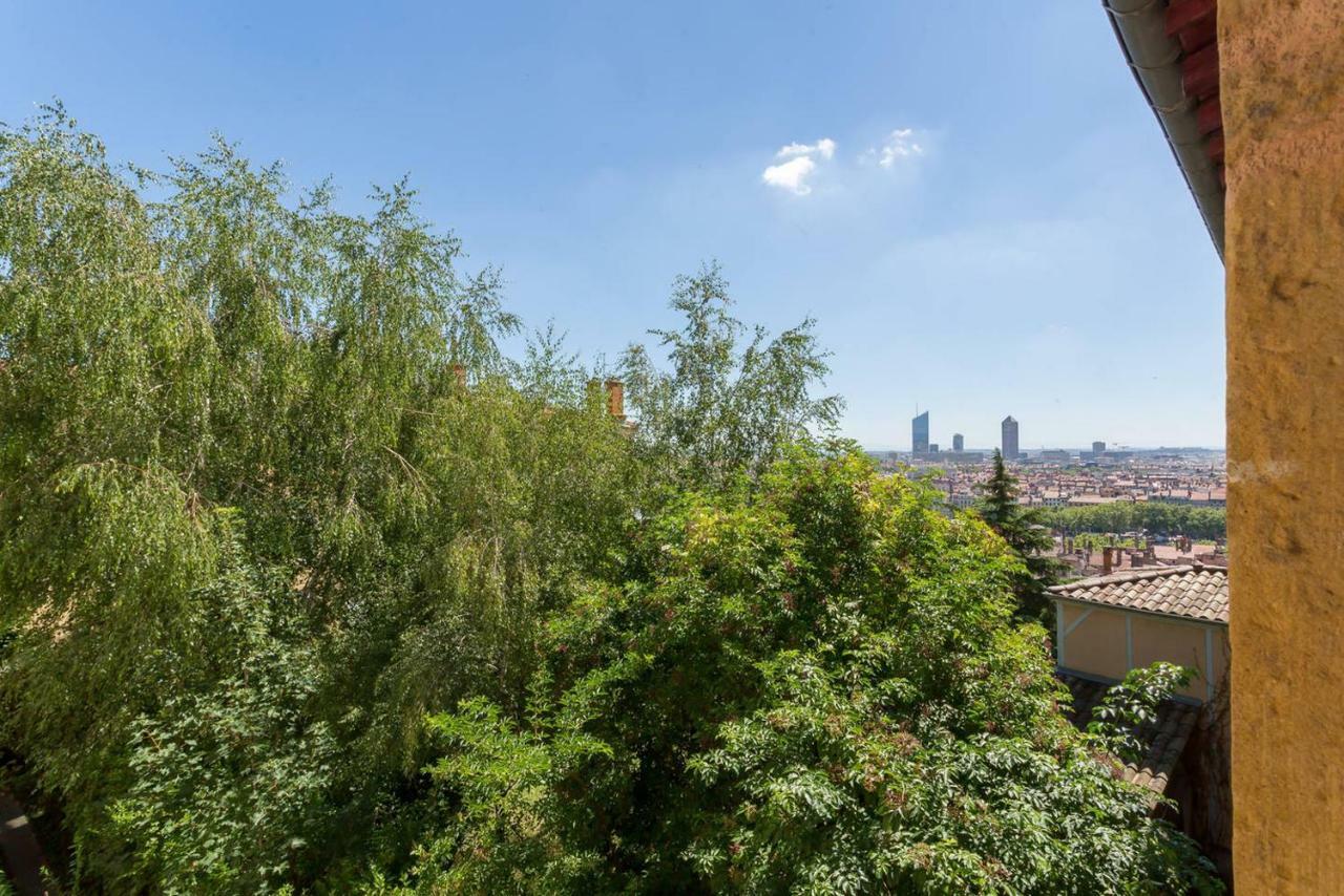 Sur Les Hauteurs Du Vieux Lione Esterno foto