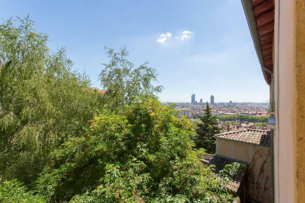Sur Les Hauteurs Du Vieux Lione Esterno foto